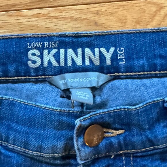 New York & Co Women Sz 8 Low Rise Skinny Leg Medium-Dark Wash Stretch Jeans - Picture 4 of 7